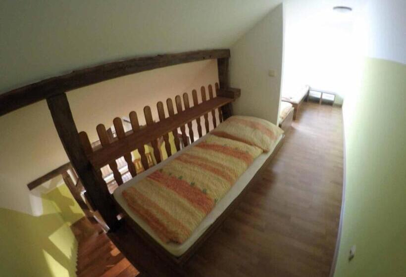 סוויטה משפחתית, Penzion U Holuba