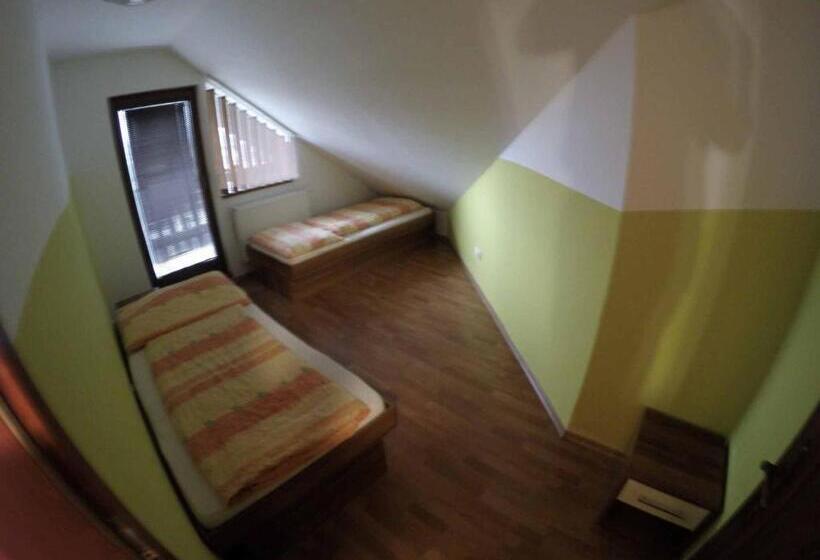 חדר משפחתי, Penzion U Holuba