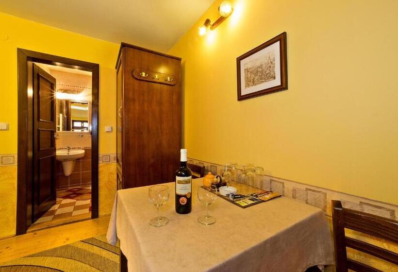 标准三人间, Ubytovani Zamecke Schody