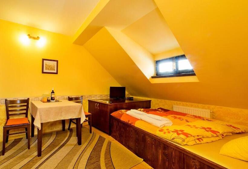 标准三人间, Ubytovani Zamecke Schody