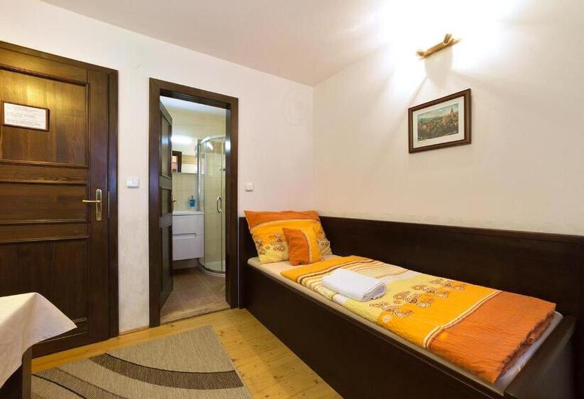 标准三人间, Ubytovani Zamecke Schody