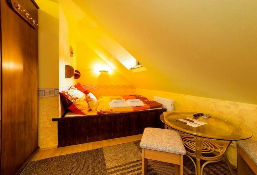 标准三人间, Ubytovani Zamecke Schody