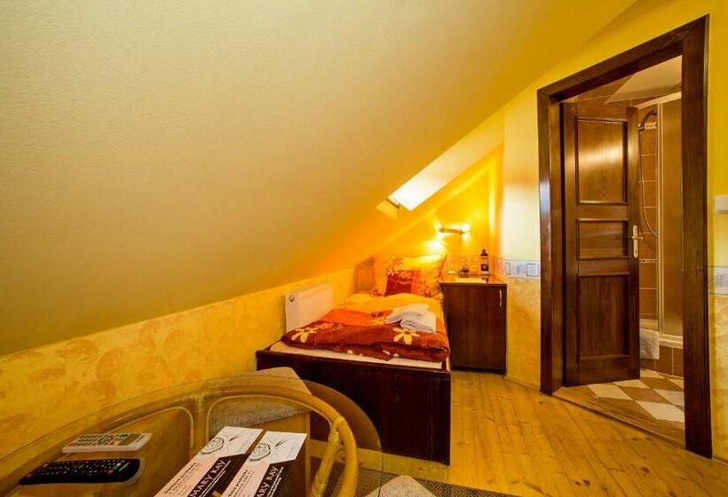 标准三人间, Ubytovani Zamecke Schody