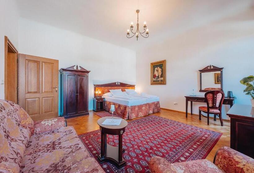 غرفة ديلوكس, Zamek Hradek U Susice