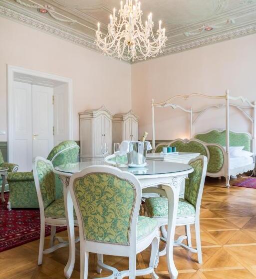 غرفة ملكية, Zamek Hradek U Susice