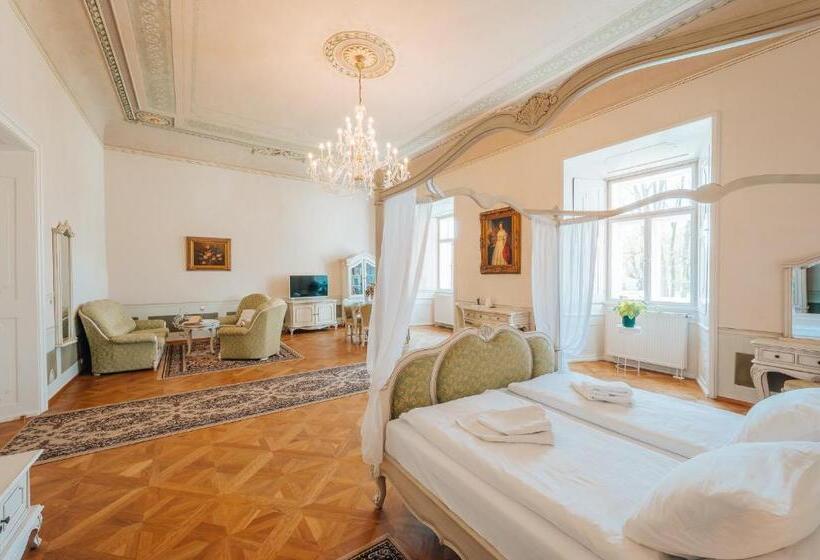 غرفة ملكية, Zamek Hradek U Susice