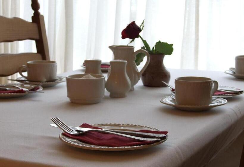 غرفة قياسية ثلاثية, Coachmans Townhouse