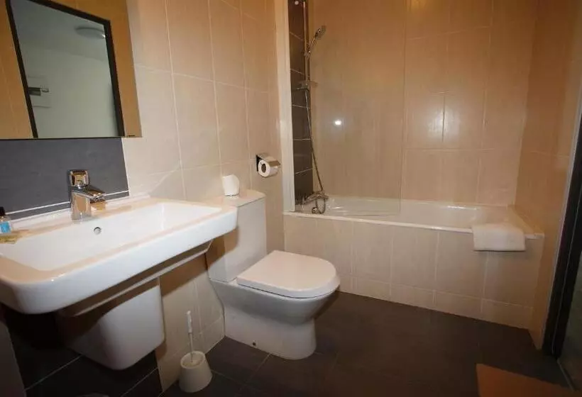 ファミリールーム, Contact Hôtel   Hôtel Le Lion D Or Lamballe