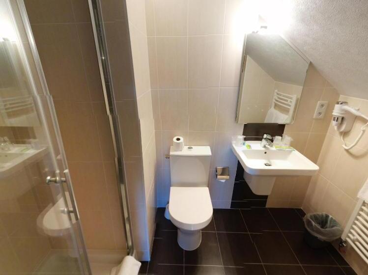 ファミリールーム, Contact Hôtel   Hôtel Le Lion D Or Lamballe