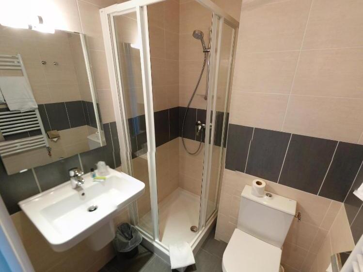 スタンダードルーム, Contact Hôtel   Hôtel Le Lion D Or Lamballe