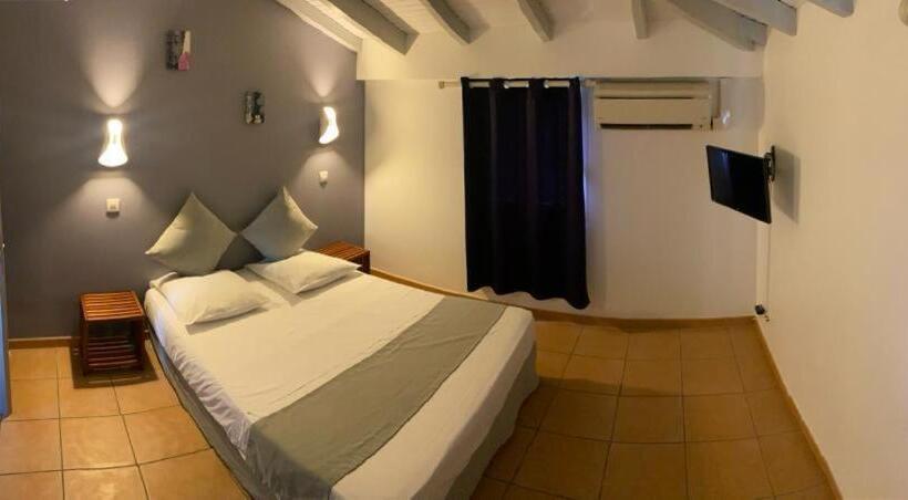 آپارتمان 1 خوابه, Courbaril Village