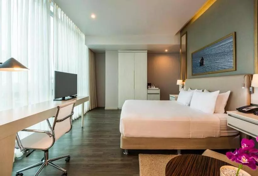 キングサイズベッドのデラックスルーム, Crowne Plaza Barranquilla, An Ihg