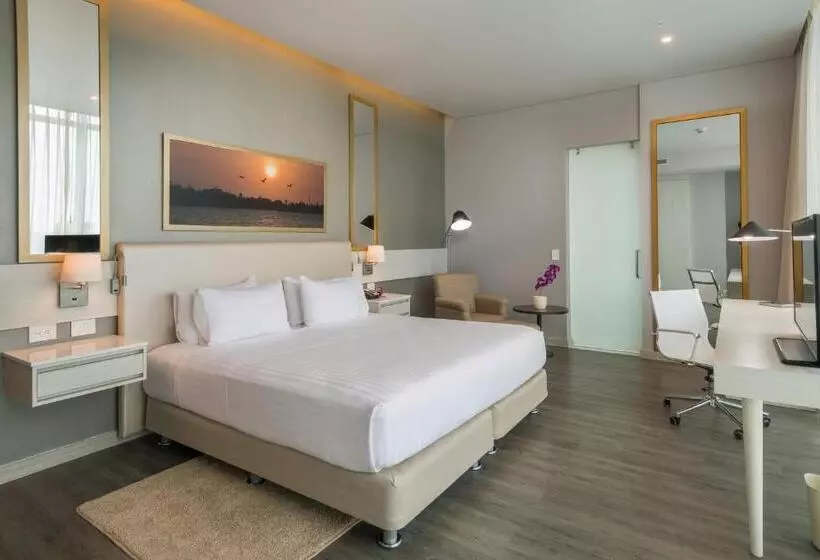 キングサイズベッドのデラックスルーム, Crowne Plaza Barranquilla, An Ihg