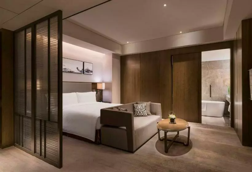 キングサイズベッドのデラックスルーム, Doubletree By Hilton Hotel Shiyan