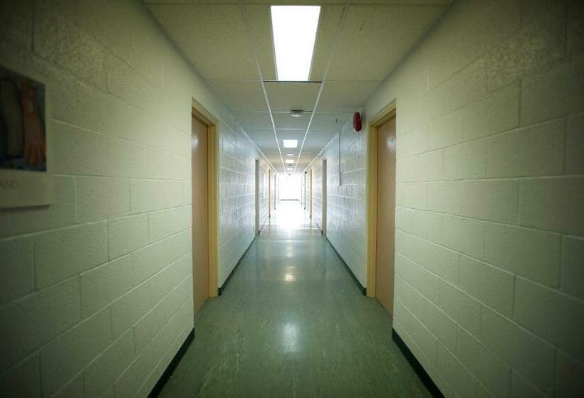 バスルーム共有のシングルスタンダード, Backpacker College At Memorial University   Grenfell Campus
