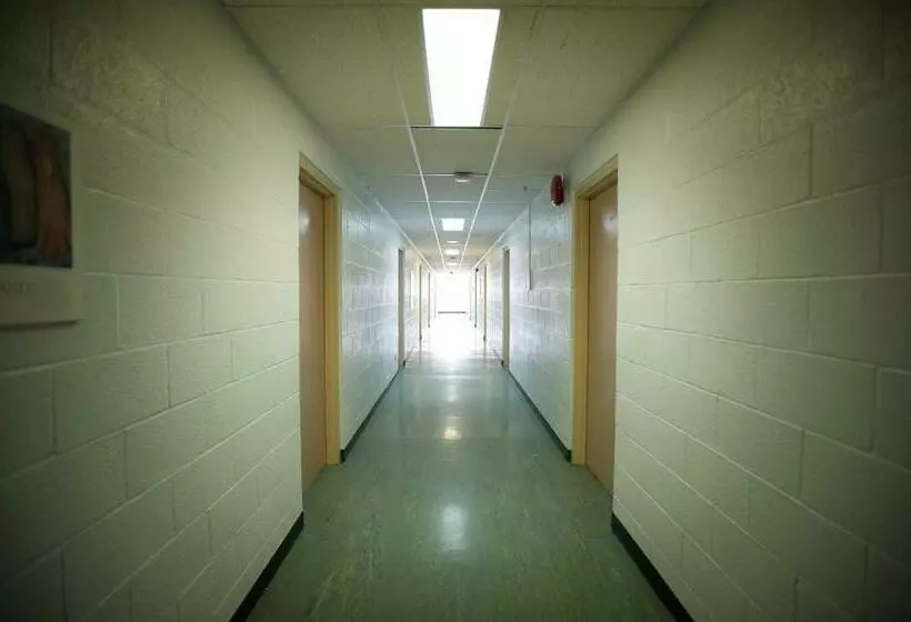 バスルーム共有のシングルスタンダード, Backpacker College At Memorial University   Grenfell Campus