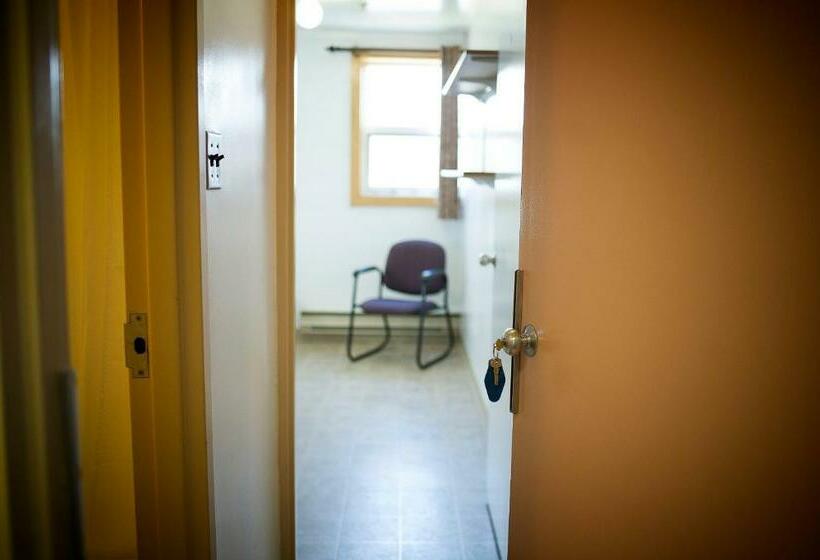 バスルーム共有のシングルスタンダード, Backpacker College At Memorial University   Grenfell Campus