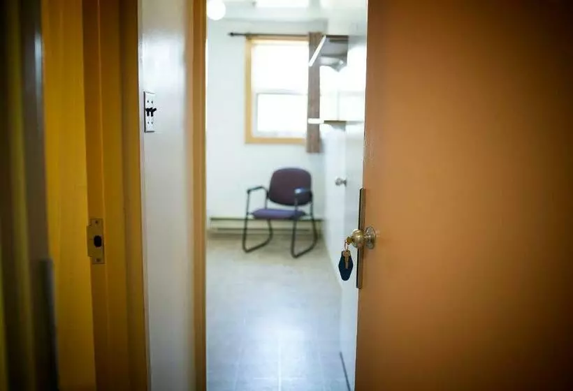 バスルーム共有のシングルスタンダード, Backpacker College At Memorial University   Grenfell Campus