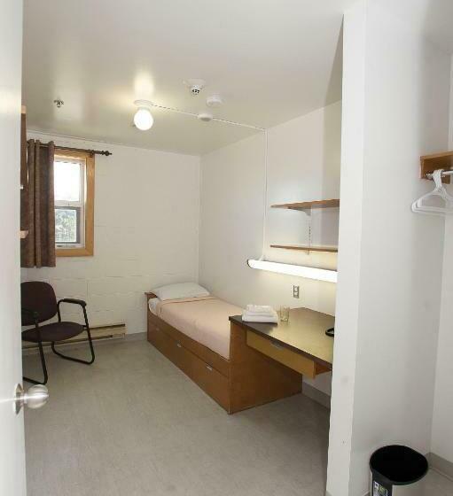 バスルーム共有のシングルスタンダード, Backpacker College At Memorial University   Grenfell Campus