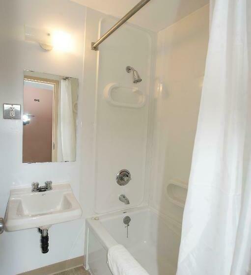 バスルーム共有のシングルスタンダード, Backpacker College At Memorial University   Grenfell Campus