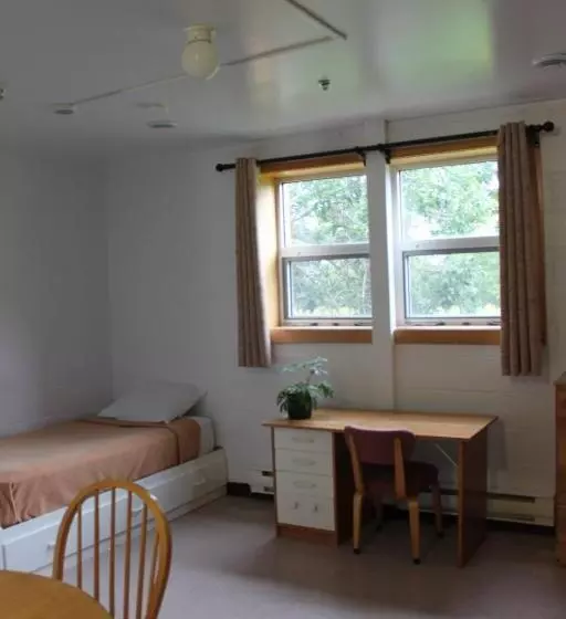 スタンダードスタジオ, Backpacker College At Memorial University   Grenfell Campus