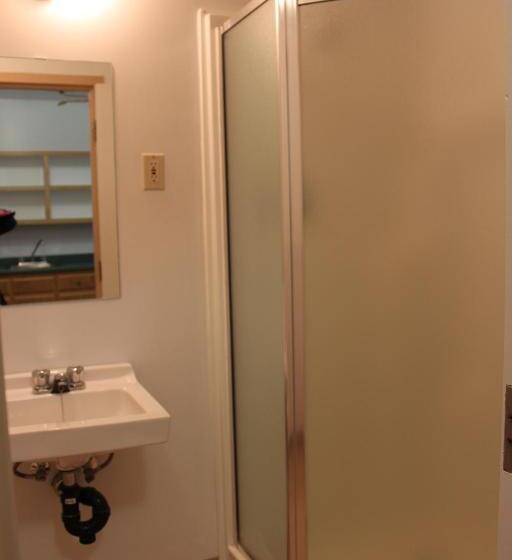 スタンダードスタジオ, Backpacker College At Memorial University   Grenfell Campus