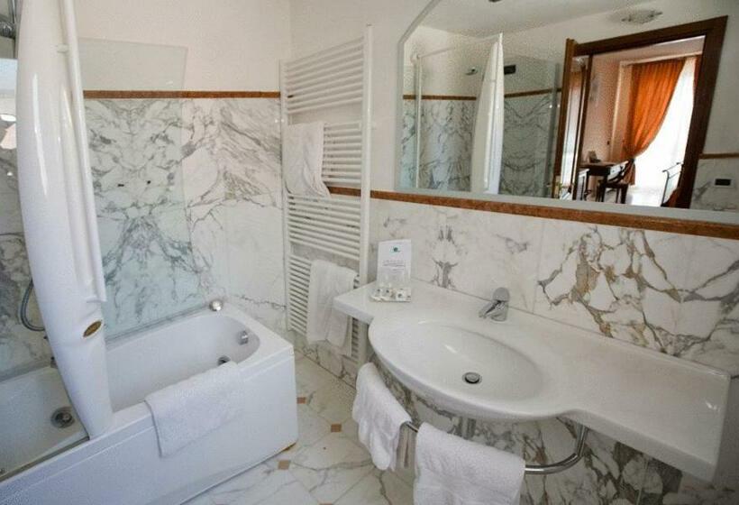 اتاق لوکس, Le Ville Relais