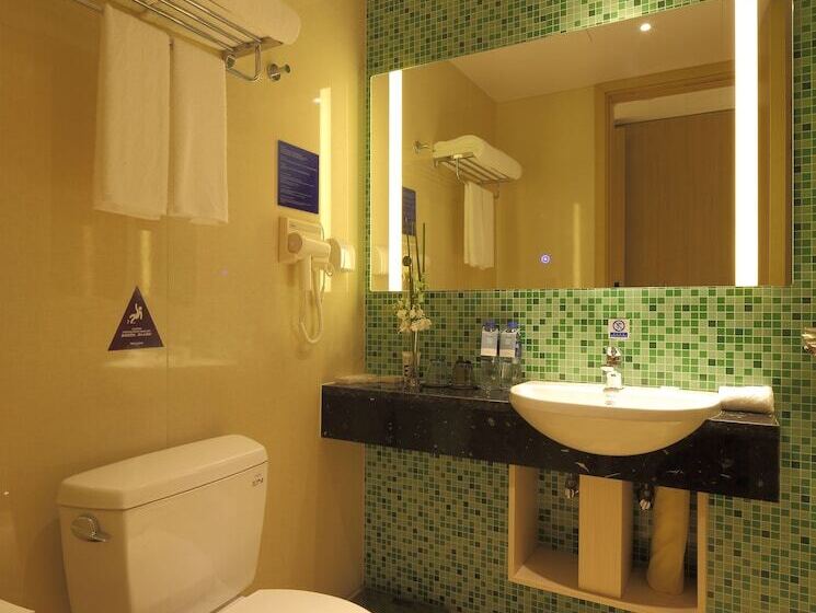 Superior room with lake view, Mercure Nanchang Sunac