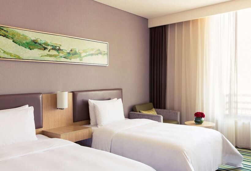 Superior room with lake view, Mercure Nanchang Sunac