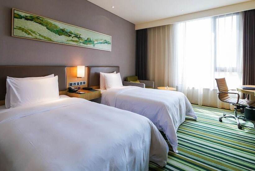 Superior room with lake view, Mercure Nanchang Sunac