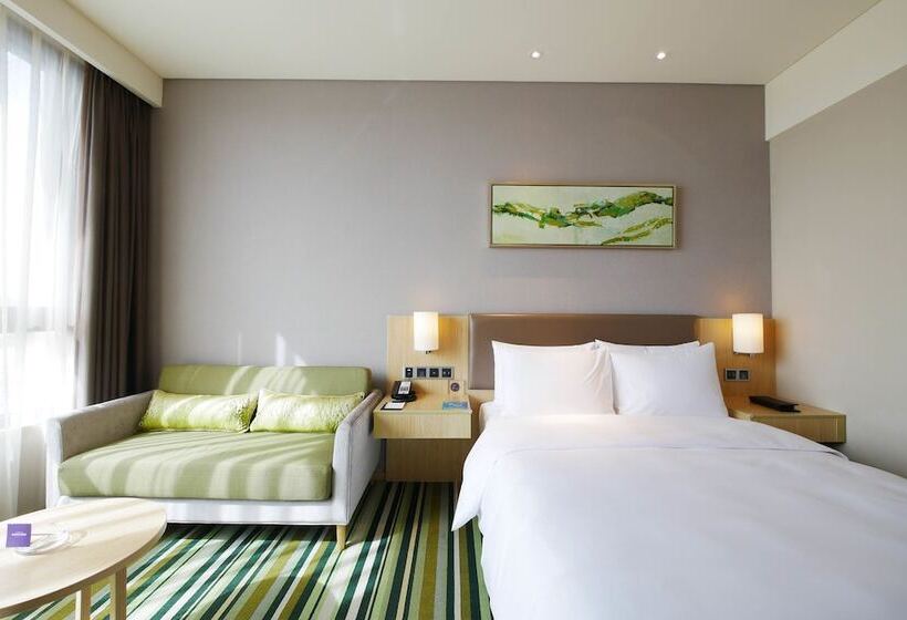 Superior room with lake view, Mercure Nanchang Sunac