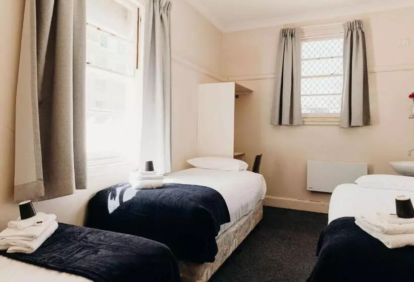 اتاق استاندارد سه تخته با سرویس بهداشتی مشترک, Port Macquarie