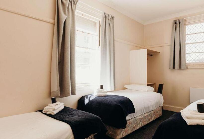 バスルーム共有のトリプルスタンダード, Port Macquarie