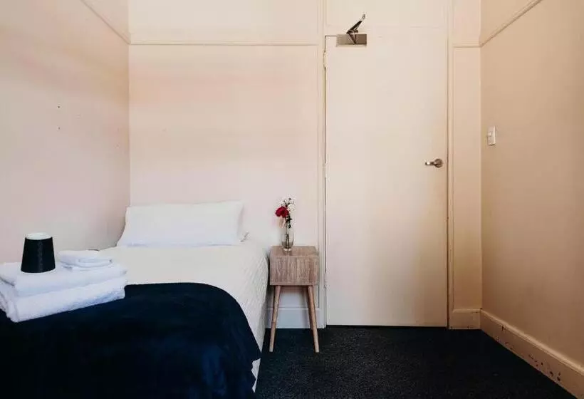 اتاق استاندارد یک تخته با سرویس بهداشتی مشترک, Port Macquarie