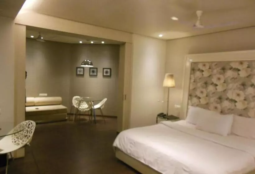 سوییت لوکس, Sankam Residency