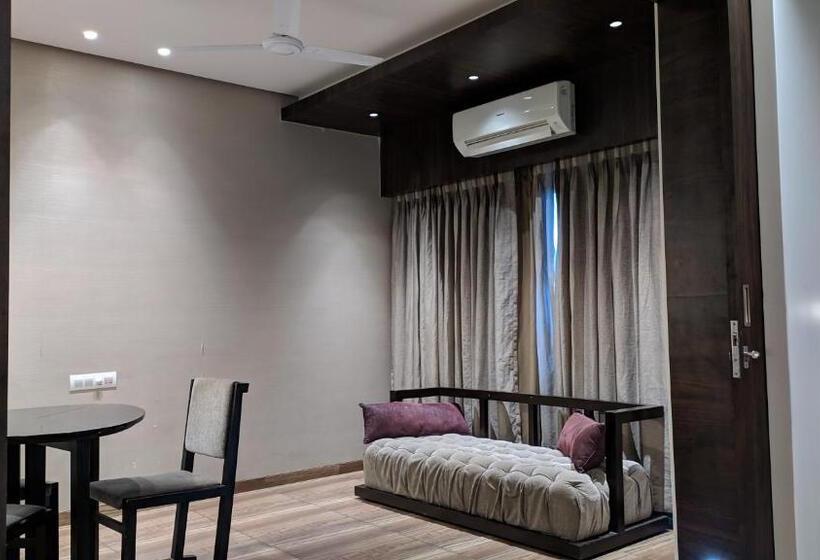 סוויטה דלוקס, Sankam Residency