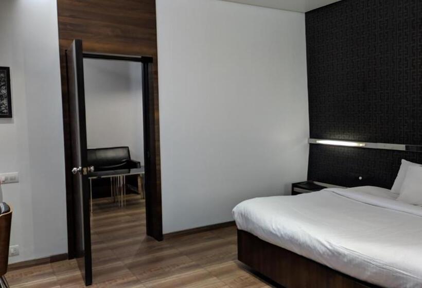 סוויטה דלוקס, Sankam Residency