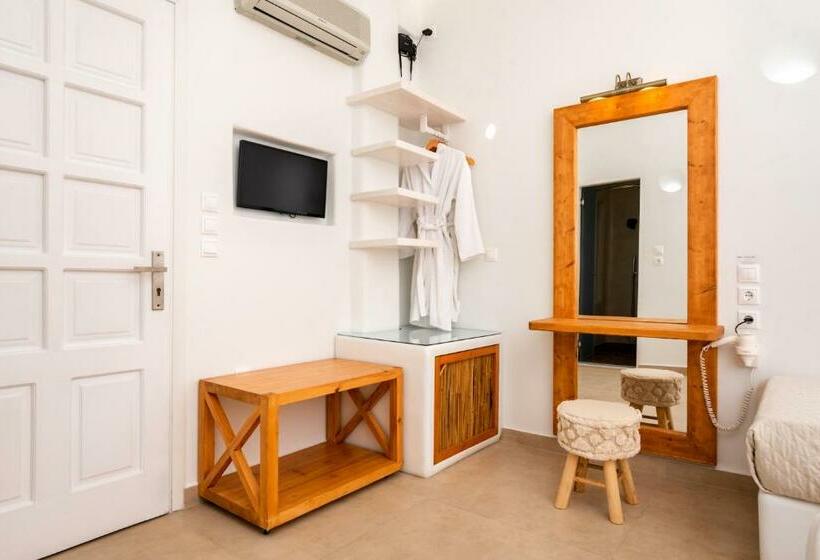 Номер Стандарт Трехместный, Thira