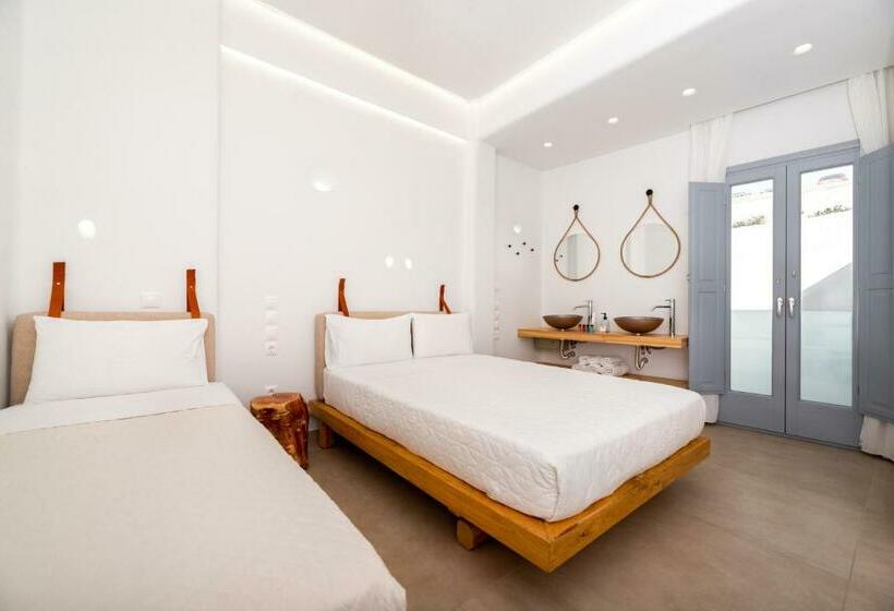 Номер Стандарт Трехместный, Thira