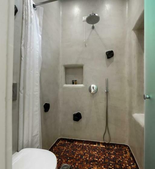 Номер Стандарт Трехместный, Thira