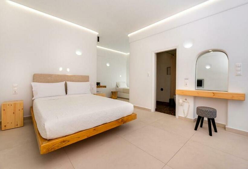 Номер Стандарт Трехместный, Thira