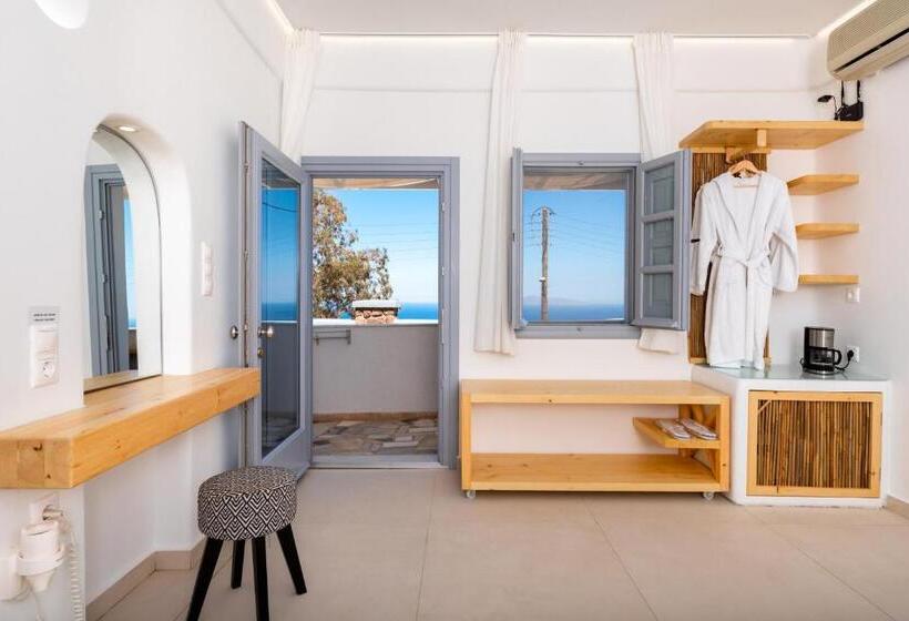 Номер Стандарт Трехместный, Thira