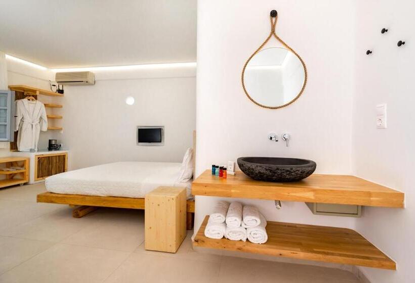 Номер Стандарт Трехместный, Thira