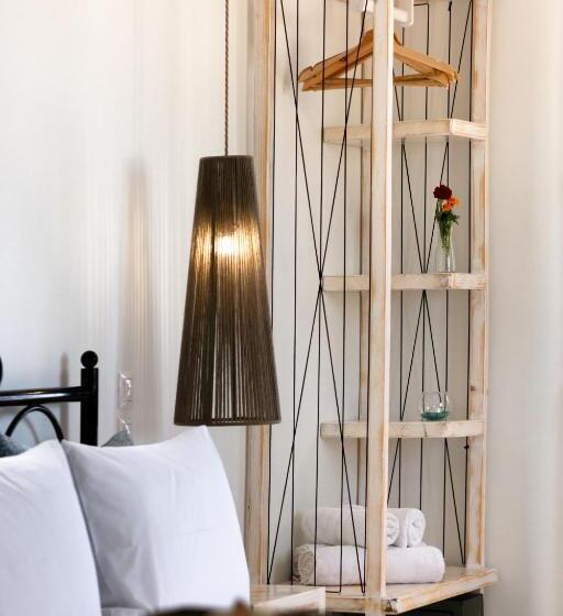 Полулюкс, Thira