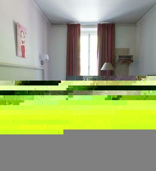 标准间, La Cour De La Paix