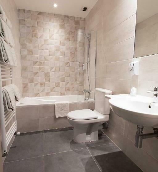 标准间, La Cour De La Paix