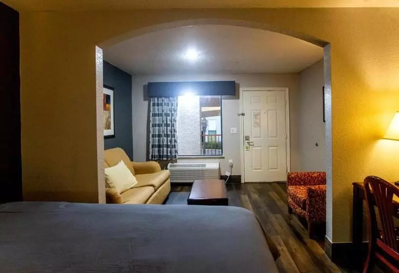 Perhesviitti, Magnolia Inn And Suites