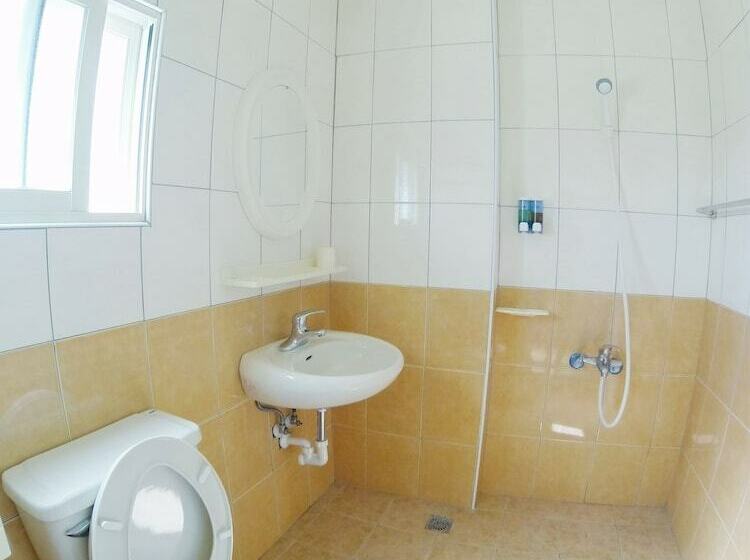 اتاق استاندارد چهار تخته, 179 House