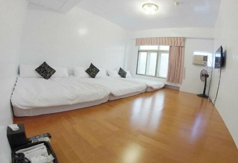 اتاق خانوادگی, 179 House