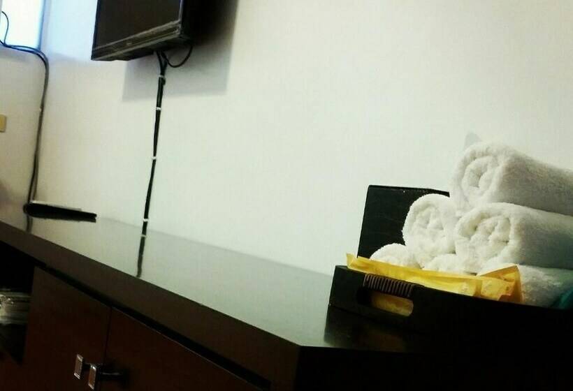 اتاق خانوادگی, 179 House